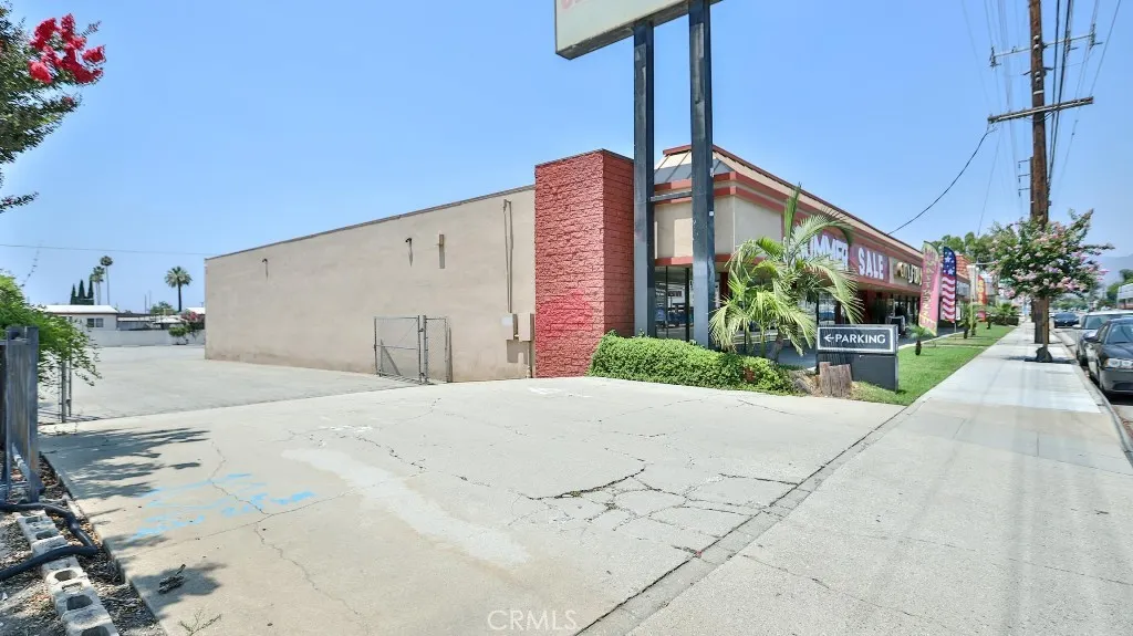945 N Azusa Avenue