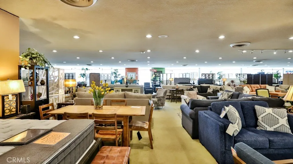 945 N Azusa Avenue