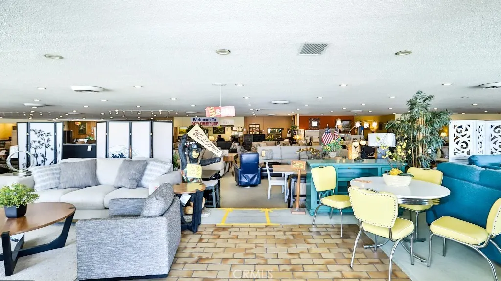 945 N Azusa Avenue