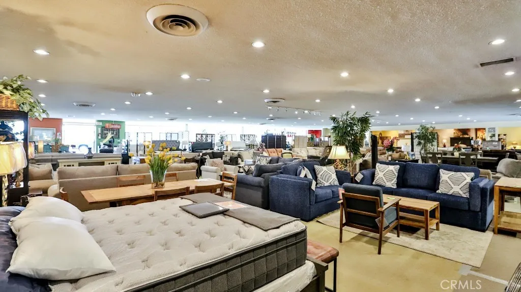 945 N Azusa Avenue
