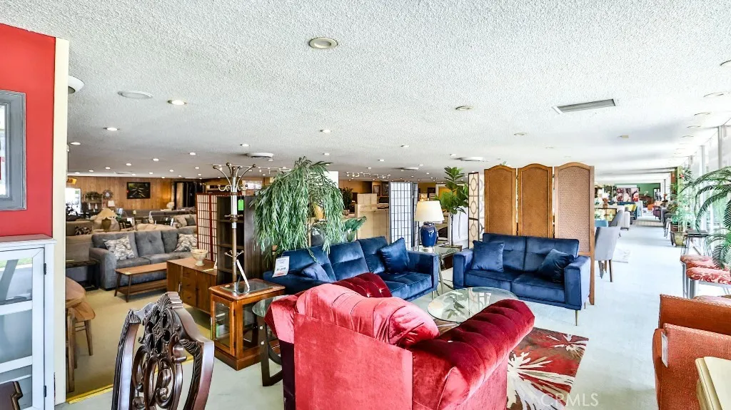 945 N Azusa Avenue