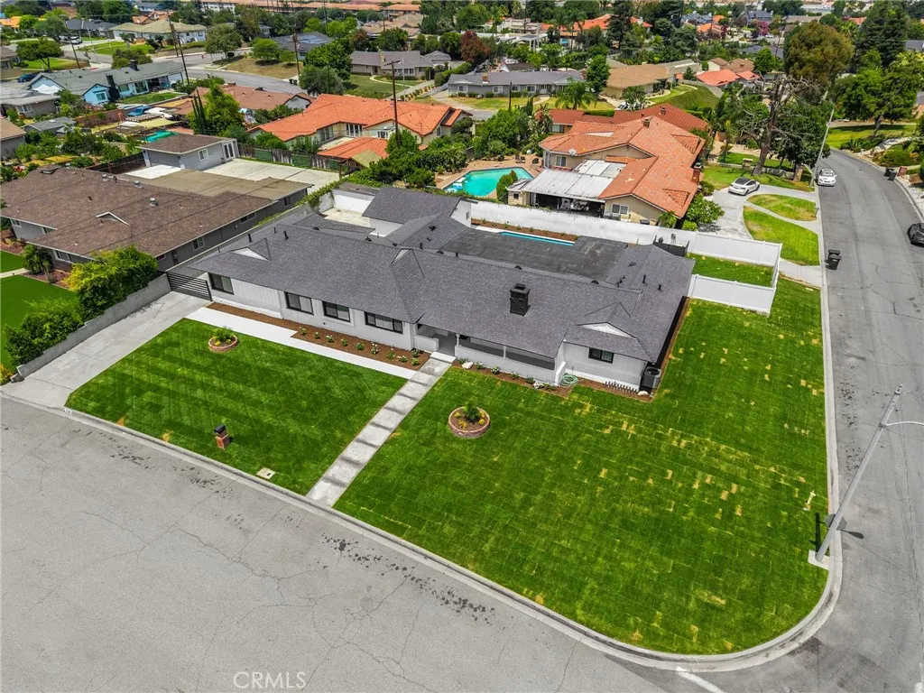 3033 E Sunset Hill Drive