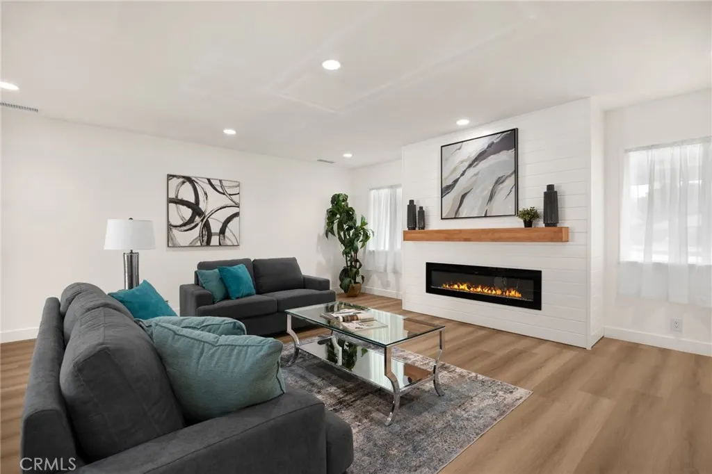 3033 E Sunset Hill Drive