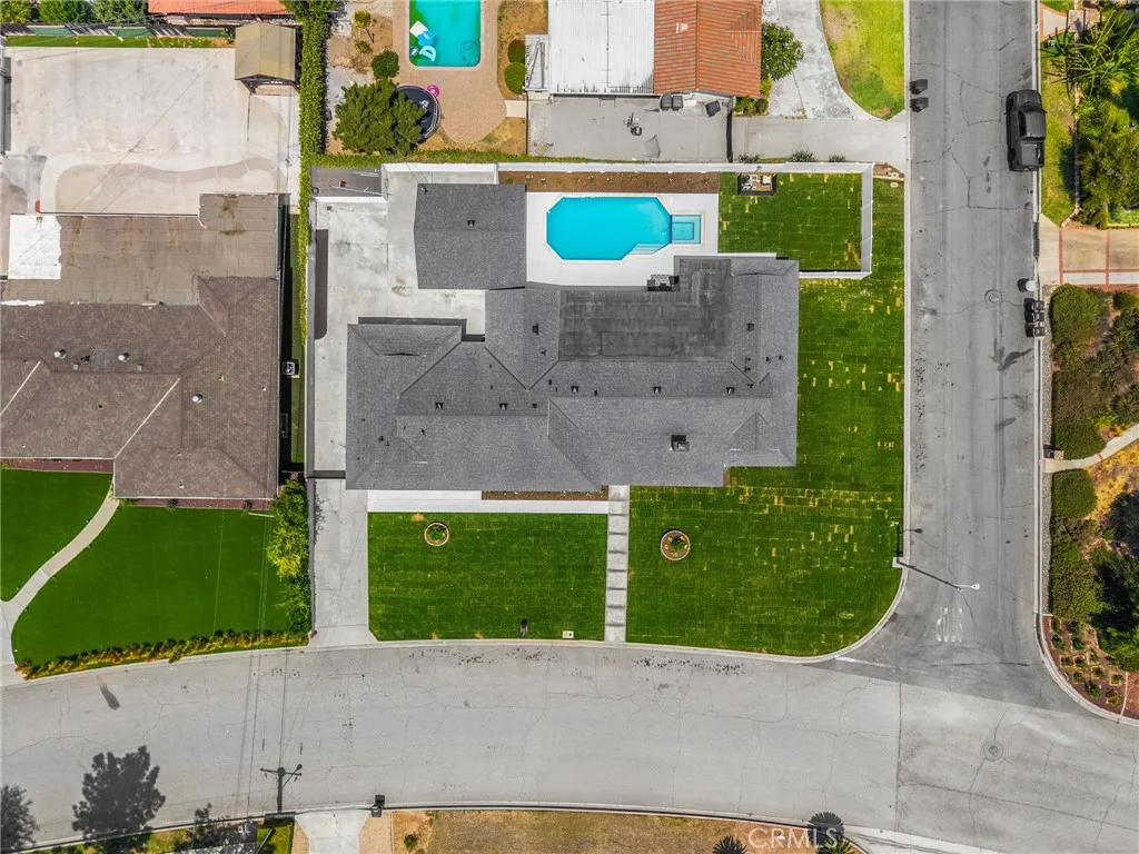 3033 E Sunset Hill Drive