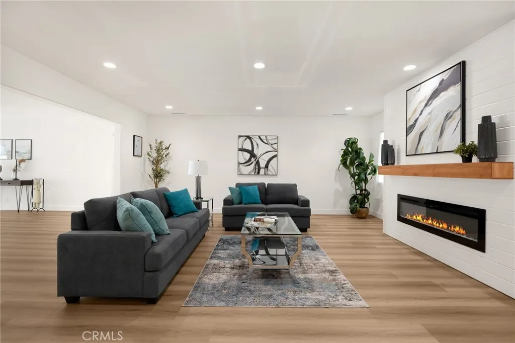 3033 E Sunset Hill Drive