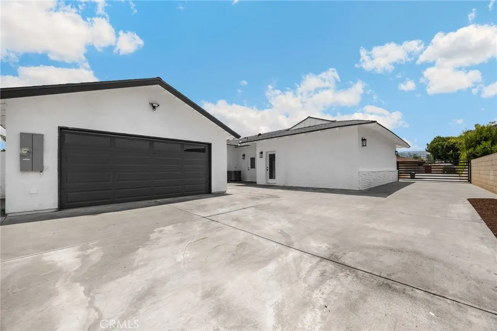 3033 E Sunset Hill Drive