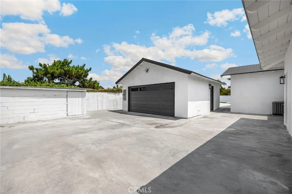 3033 E Sunset Hill Drive
