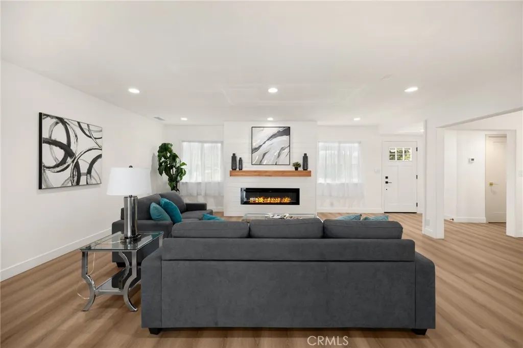 3033 E Sunset Hill Drive