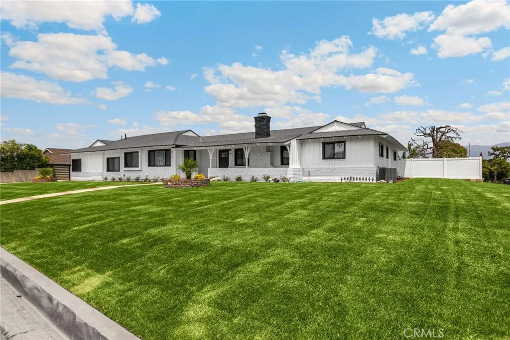 3033 E Sunset Hill Drive