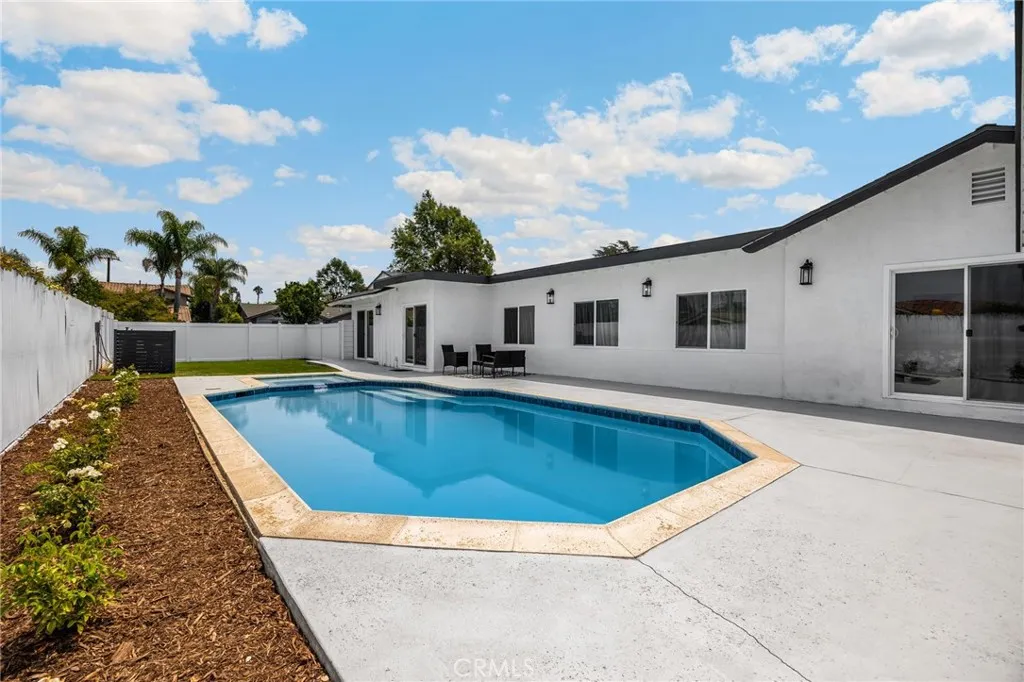 3033 E Sunset Hill Drive