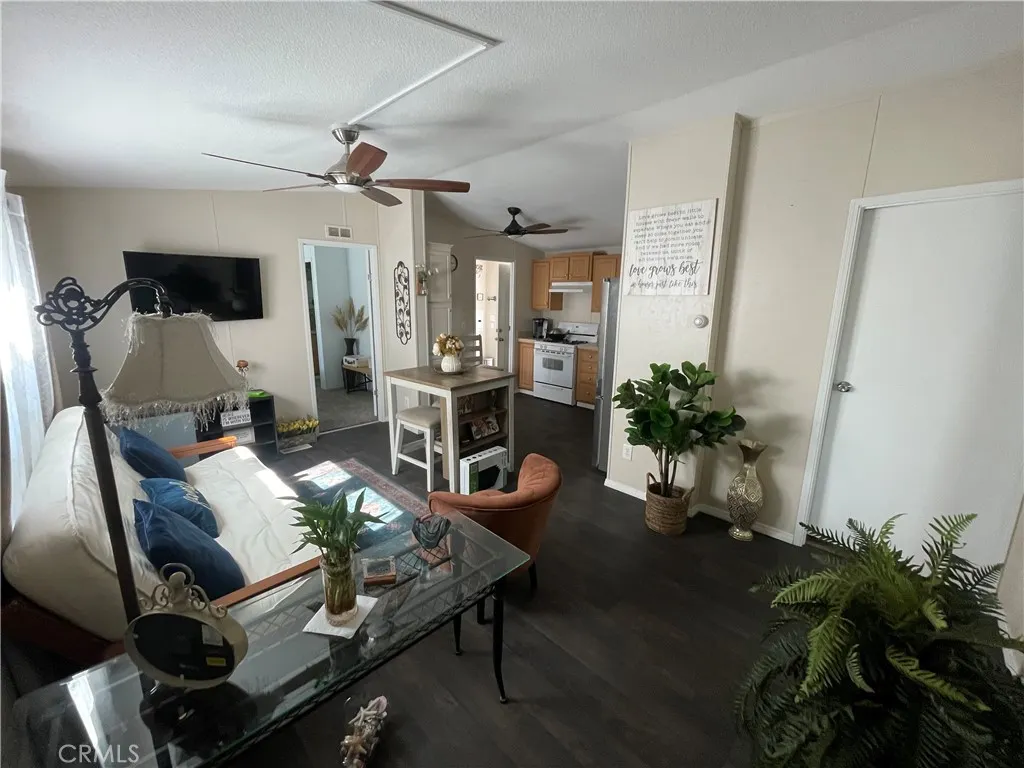 1020 BRADBOURNE Avenue, #4
