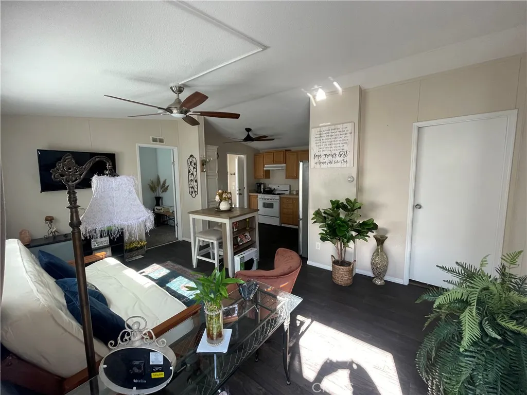 1020 BRADBOURNE Avenue, #4