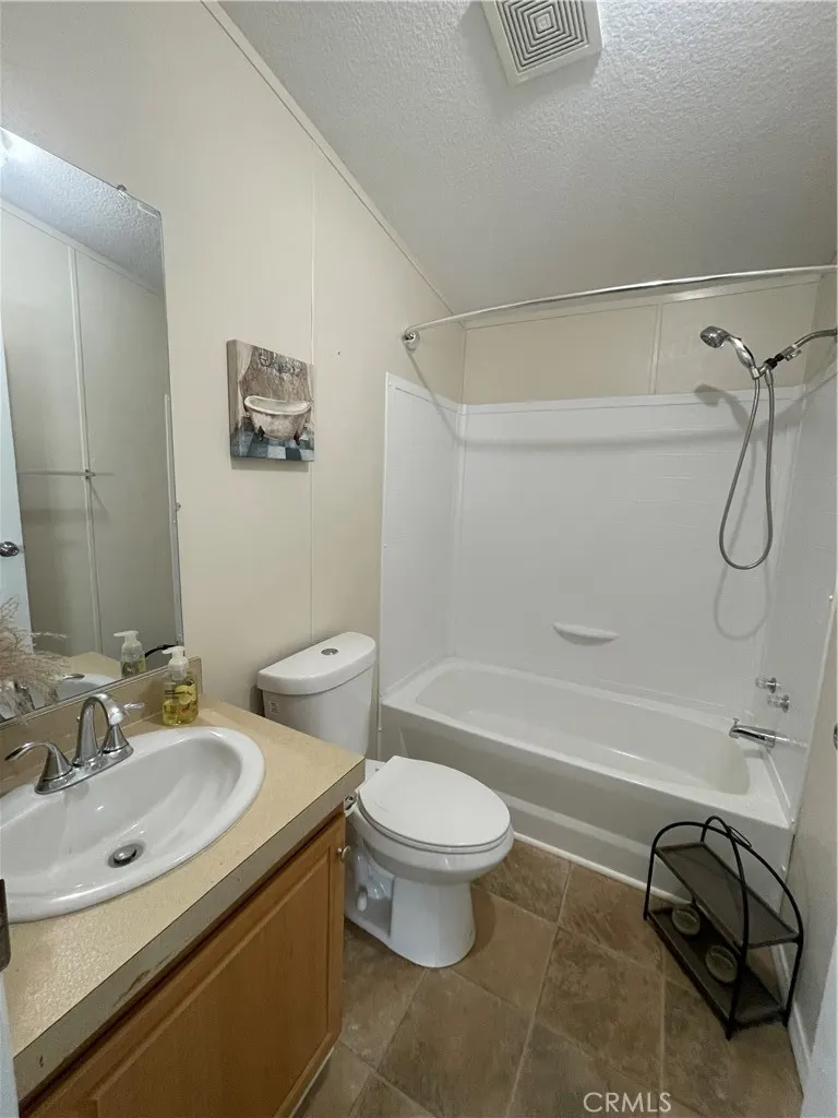 1020 BRADBOURNE Avenue, #4