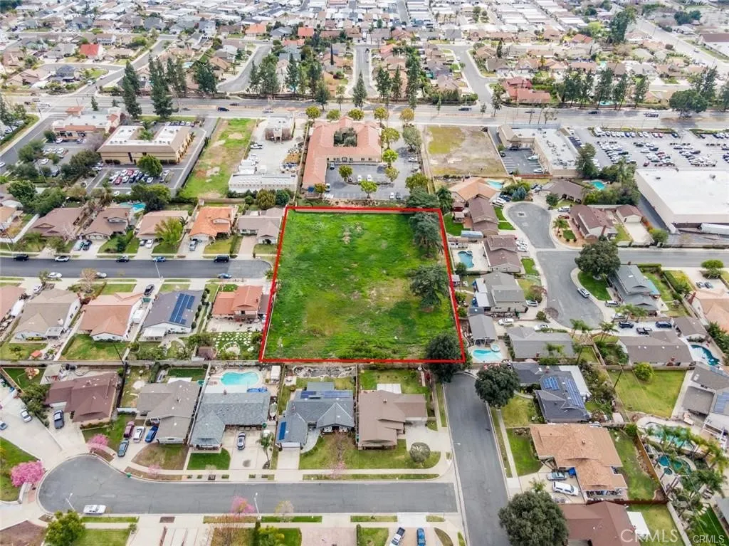 1353 W Arrow