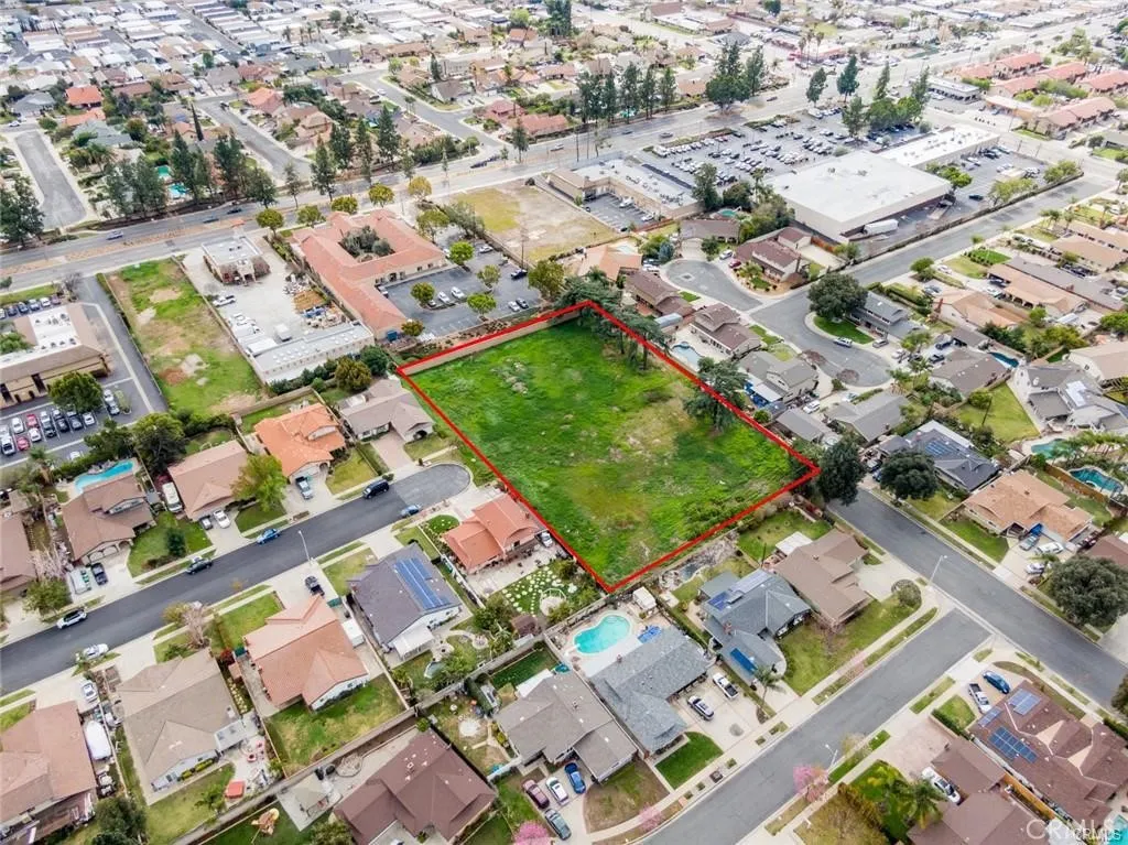 1353 W Arrow