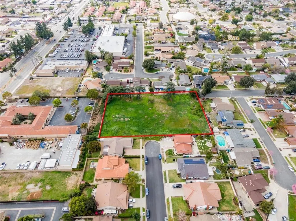 1353 W Arrow