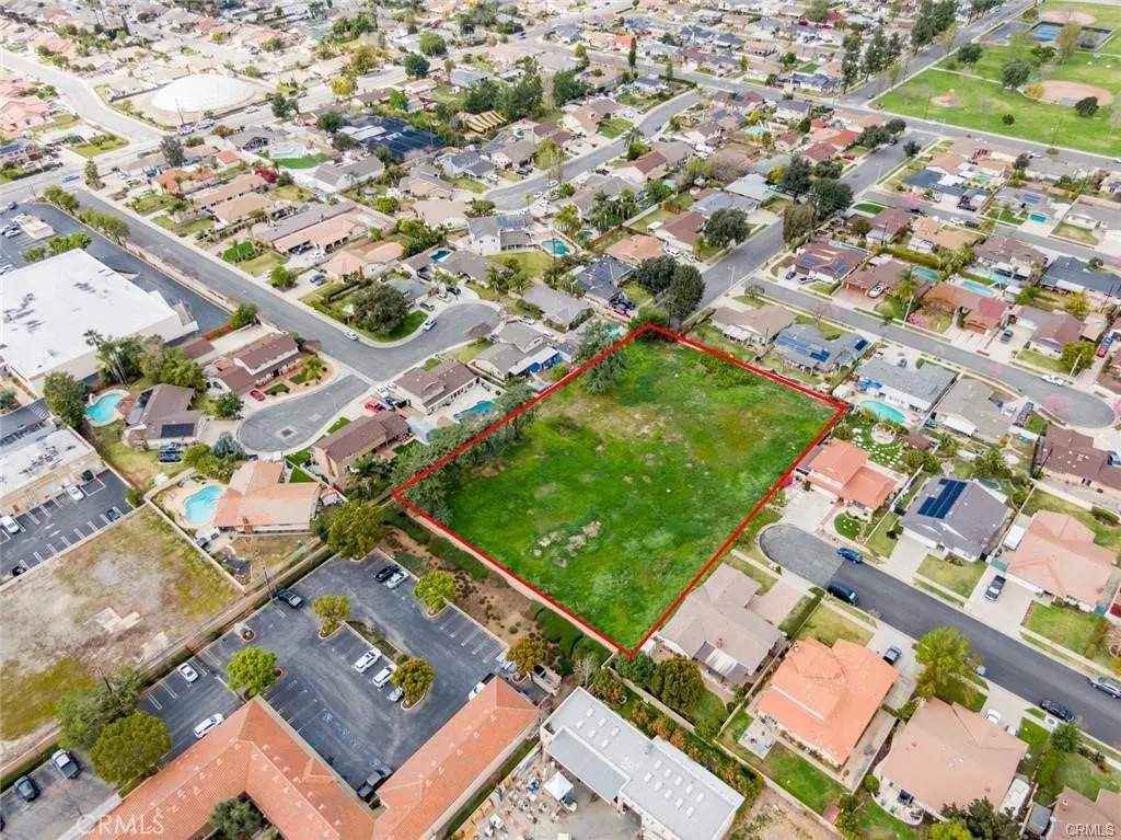 1353 W Arrow