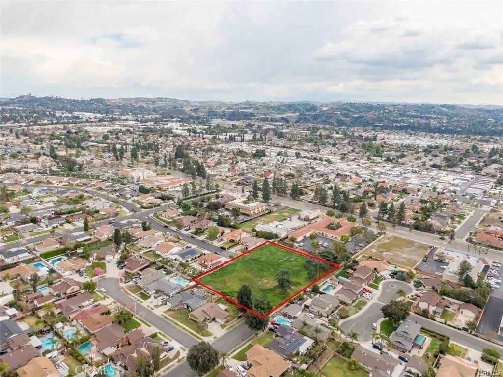 1353 W Arrow
