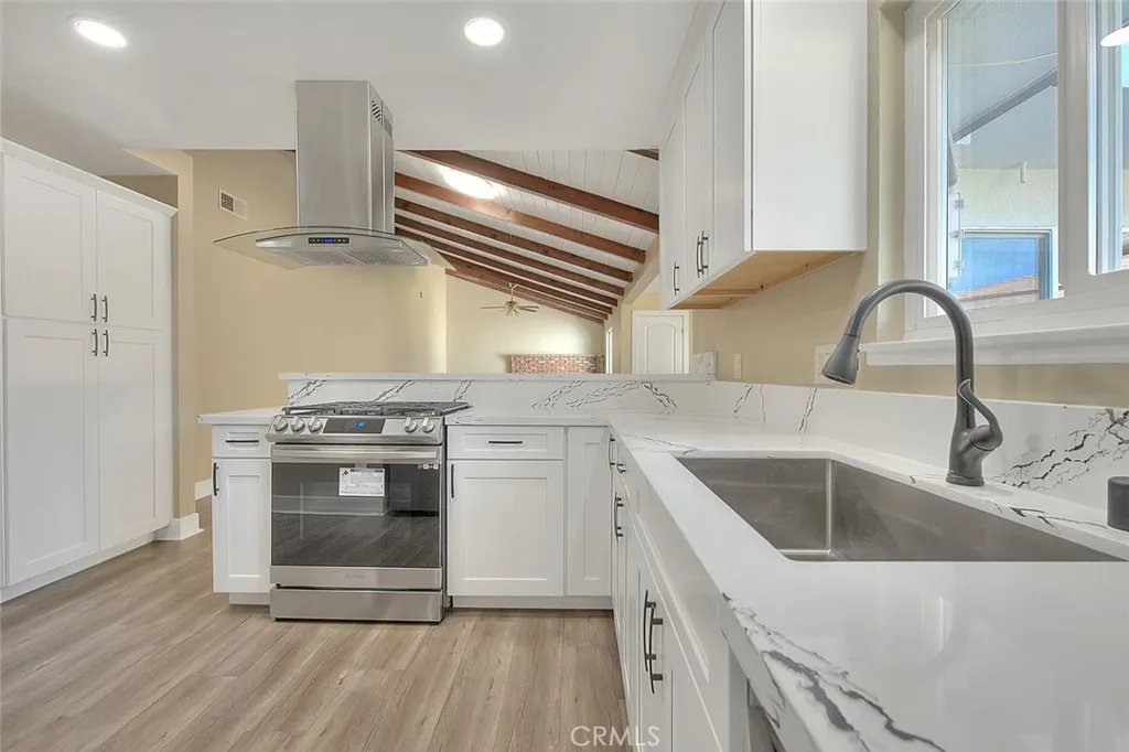 340 W Caroline Street