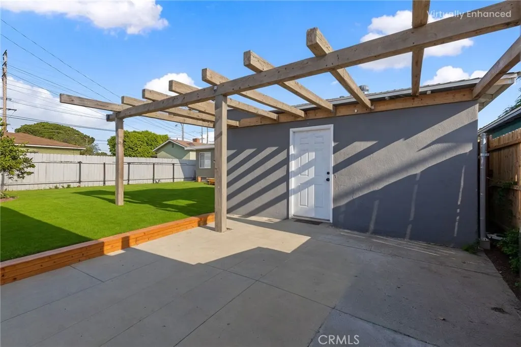 1517 W Grand Avenue