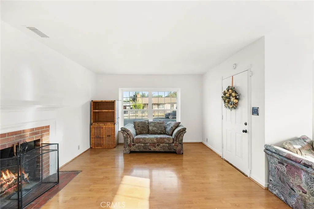 1517 W Grand Avenue