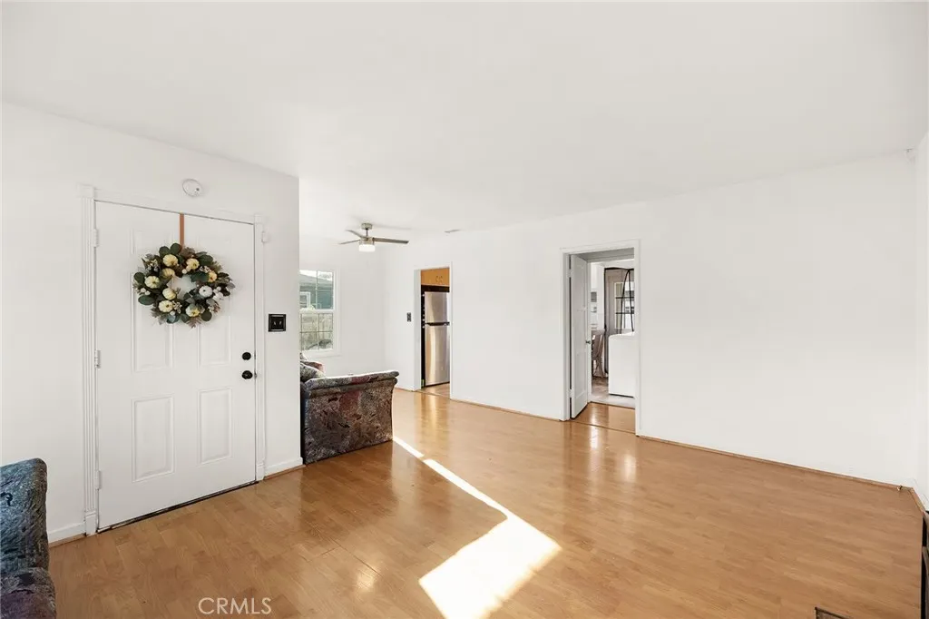 1517 W Grand Avenue