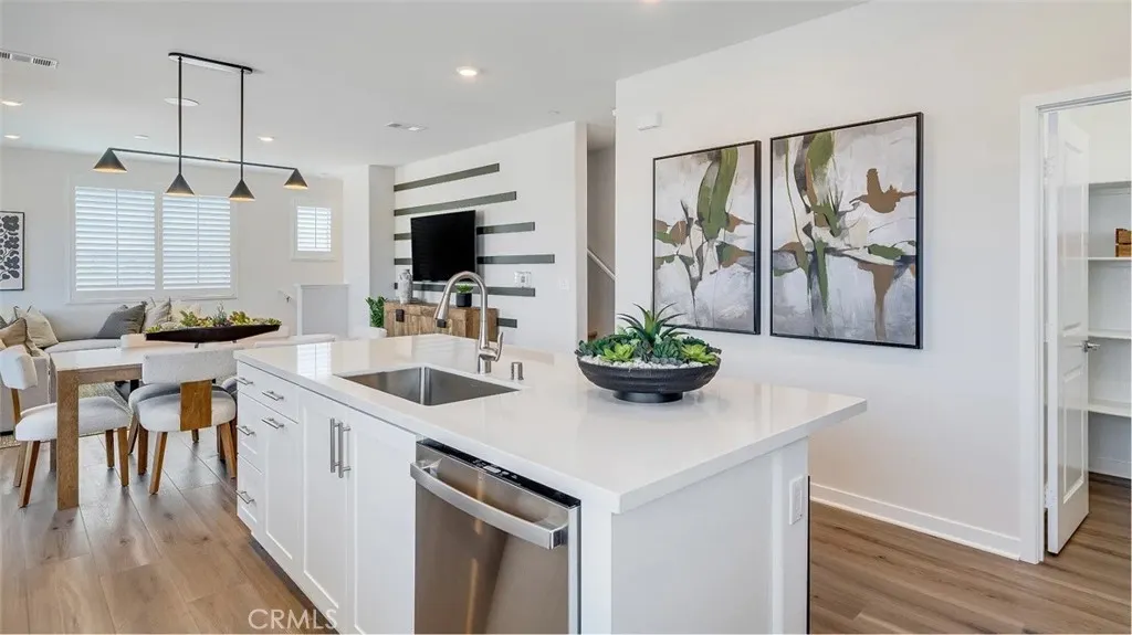 2561 E Lincoln Paseo