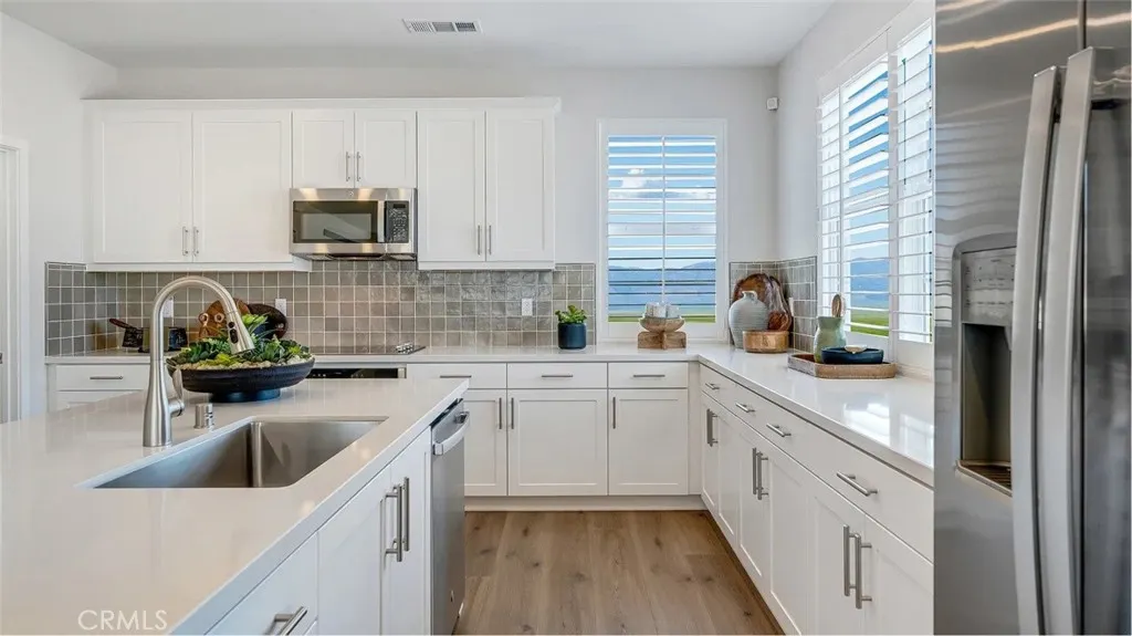 2561 E Lincoln Paseo