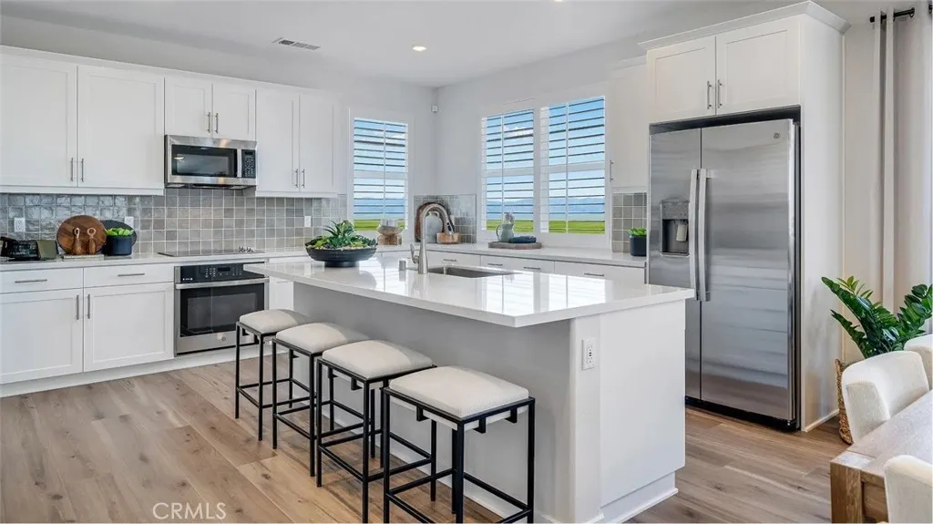 2561 E Lincoln Paseo