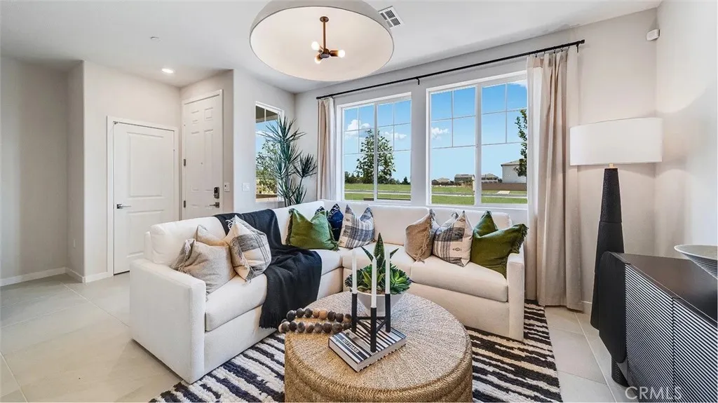 2595 Cloudview Privado