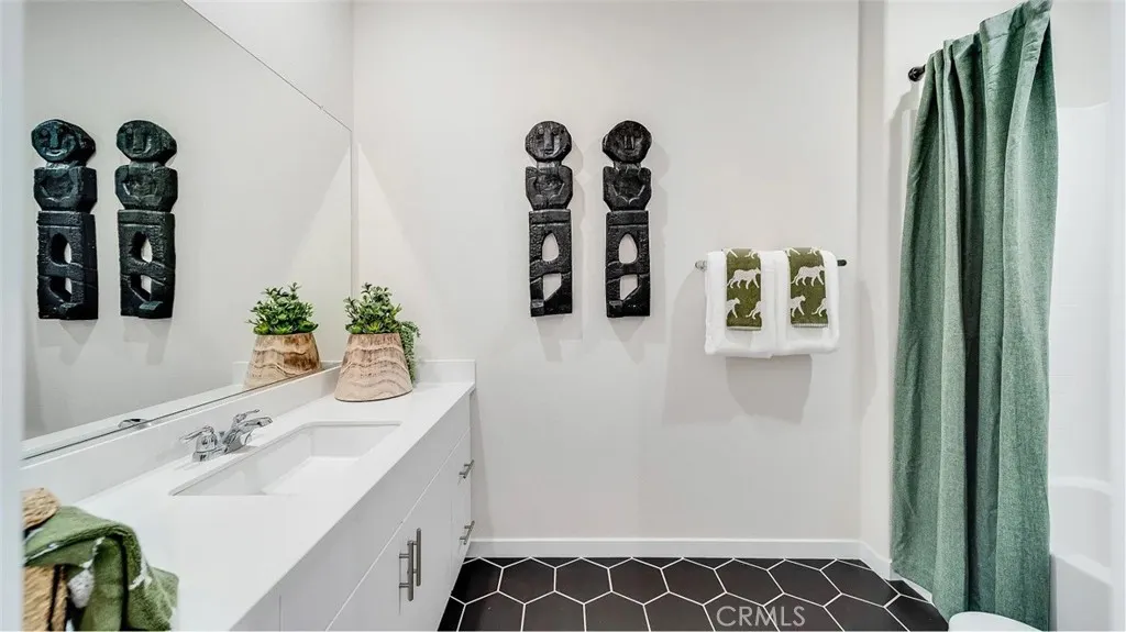 2595 Cloudview Privado