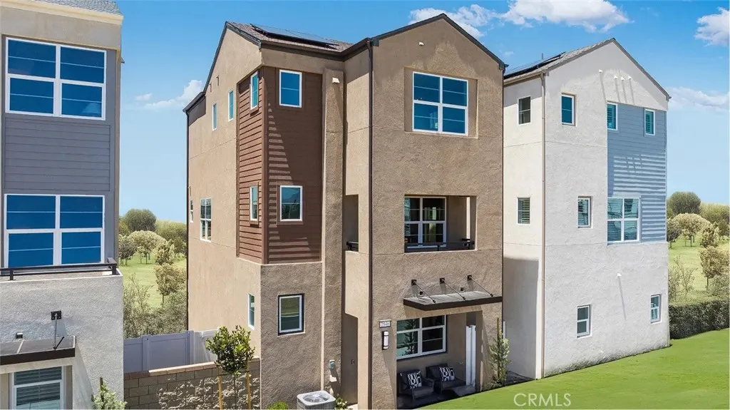 2565 E Lincoln Paseo