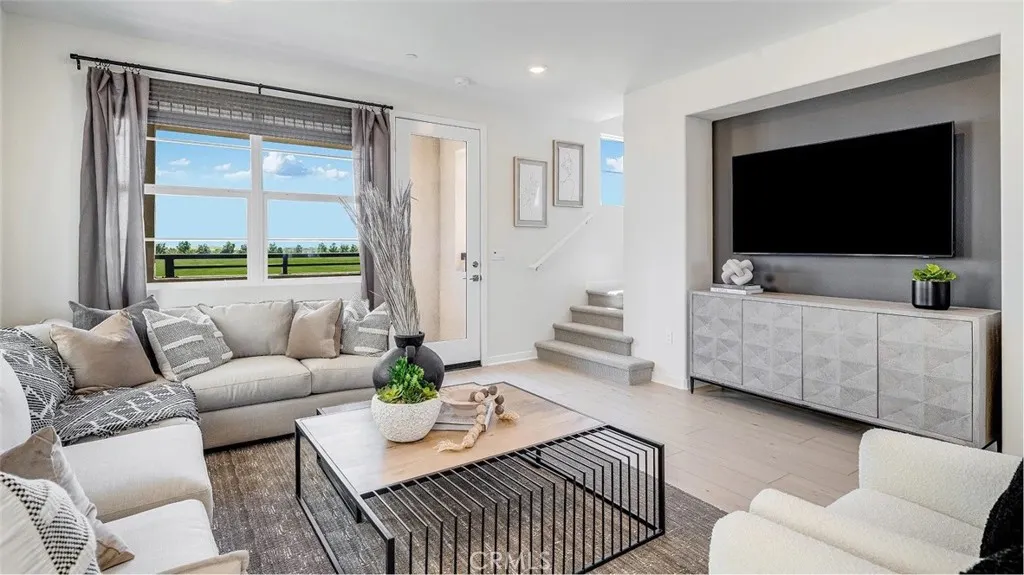 2565 E Lincoln Paseo
