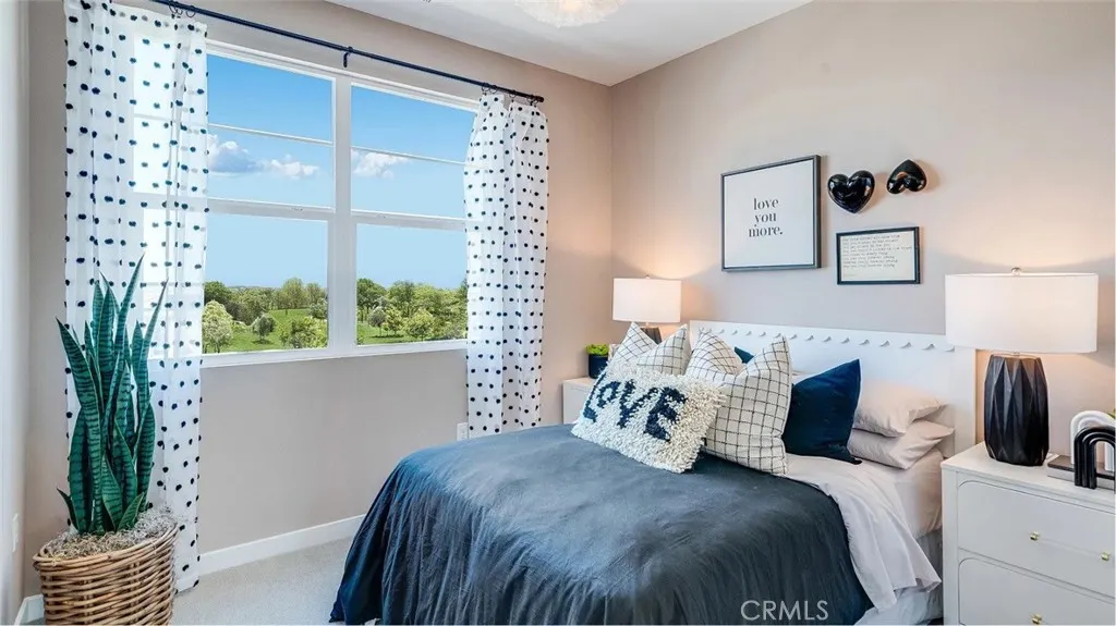 2565 E Lincoln Paseo