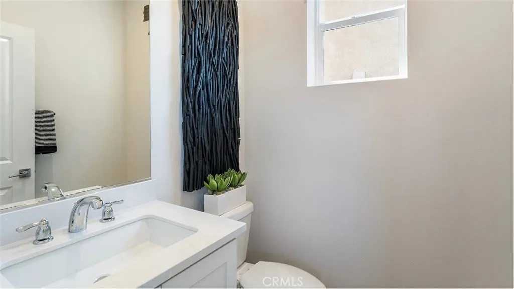 2565 E Lincoln Paseo