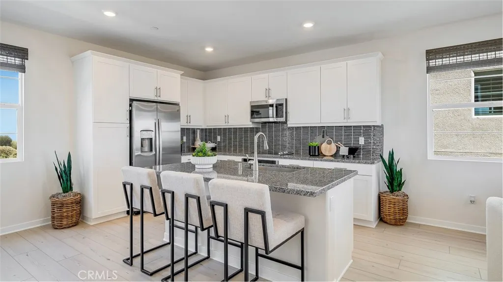 2565 E Lincoln Paseo