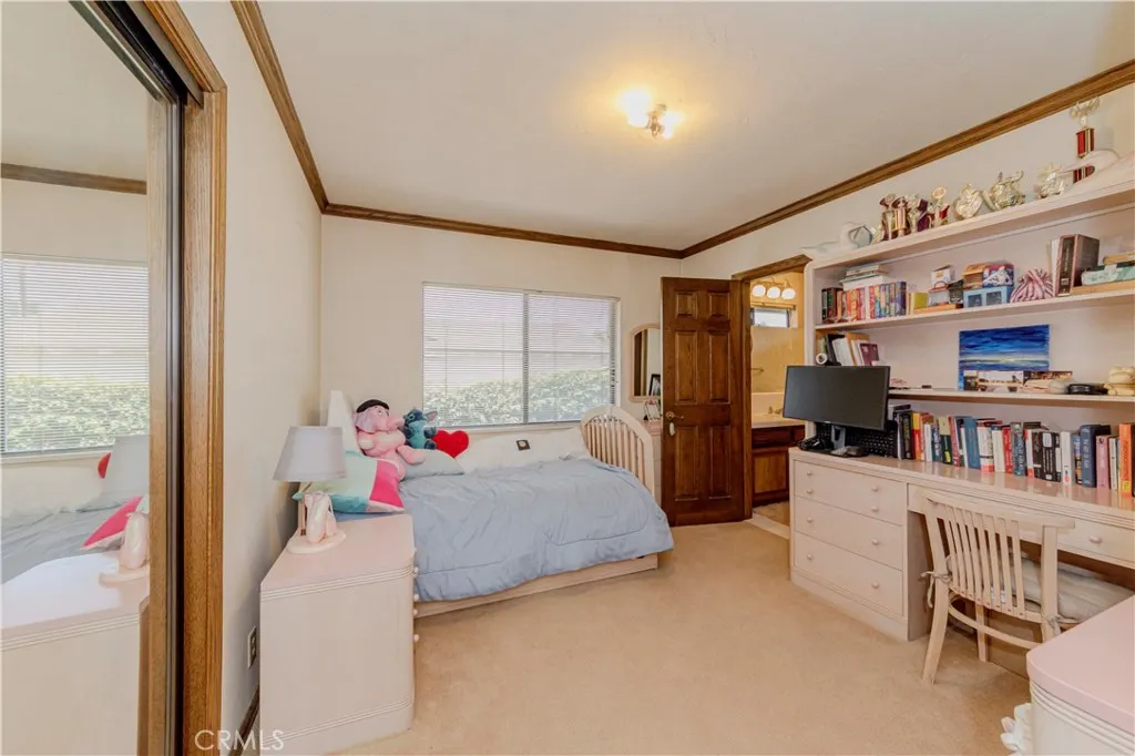 2837 E Mesa Drive