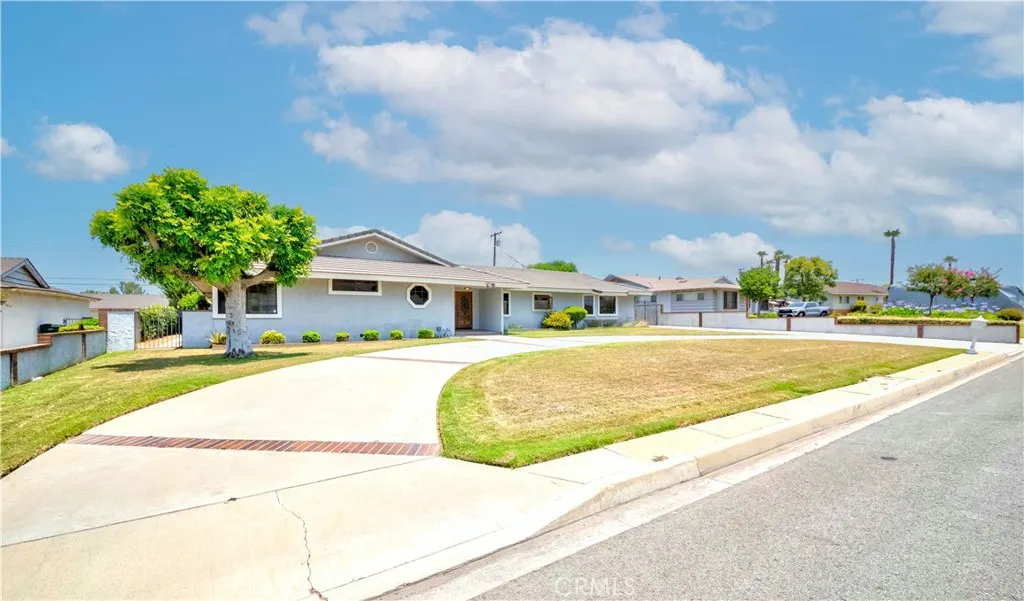 2837 E Mesa Drive