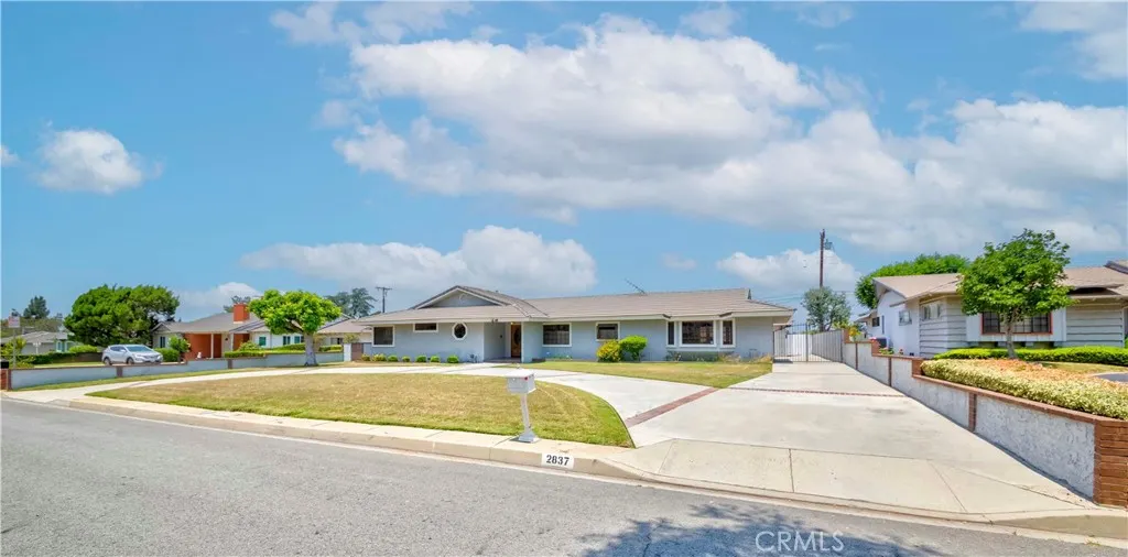2837 E Mesa Drive