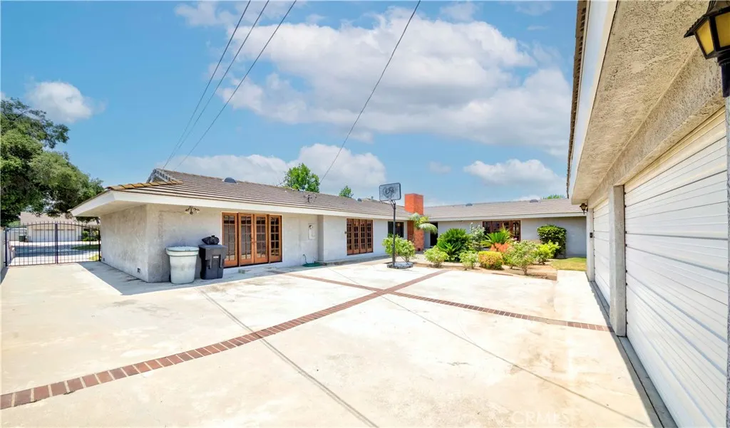 2837 E Mesa Drive