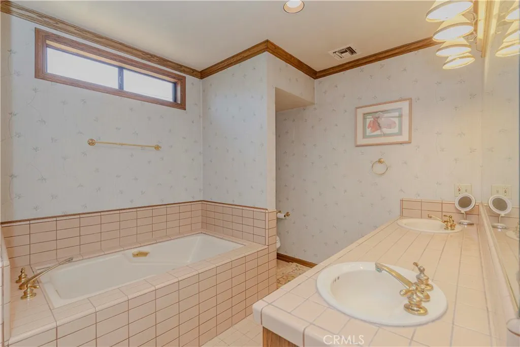 2837 E Mesa Drive