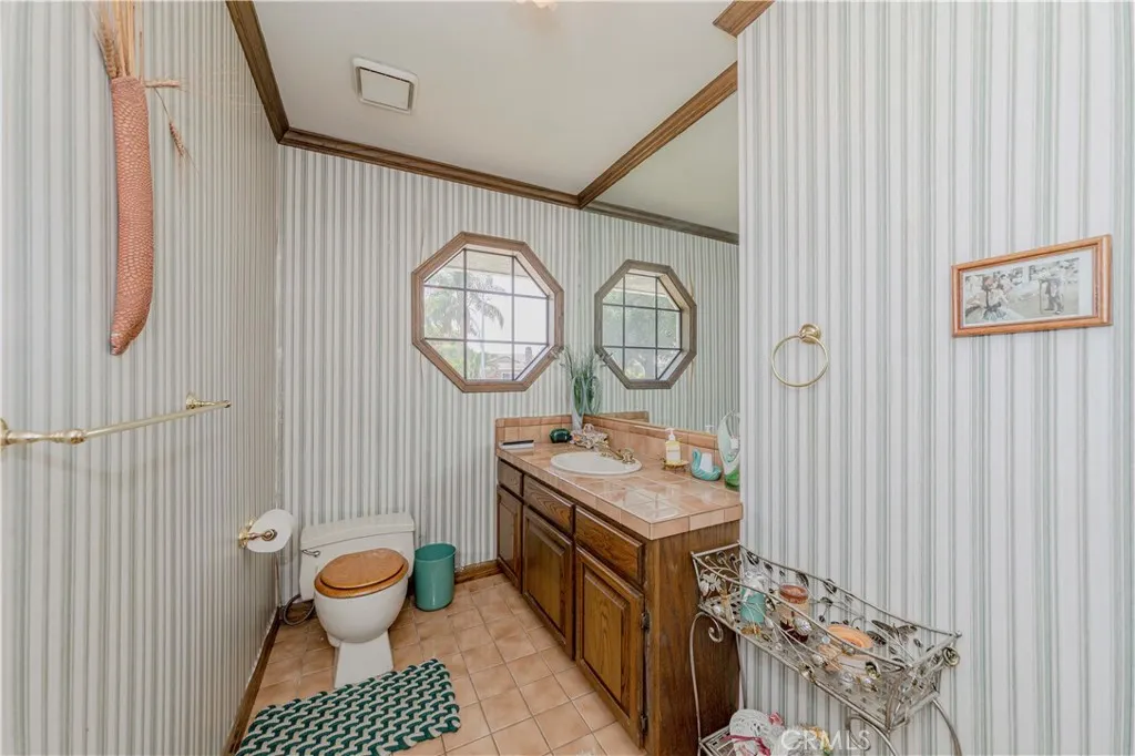 2837 E Mesa Drive