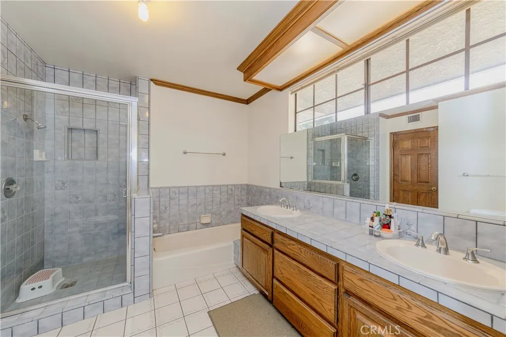 2837 E Mesa Drive