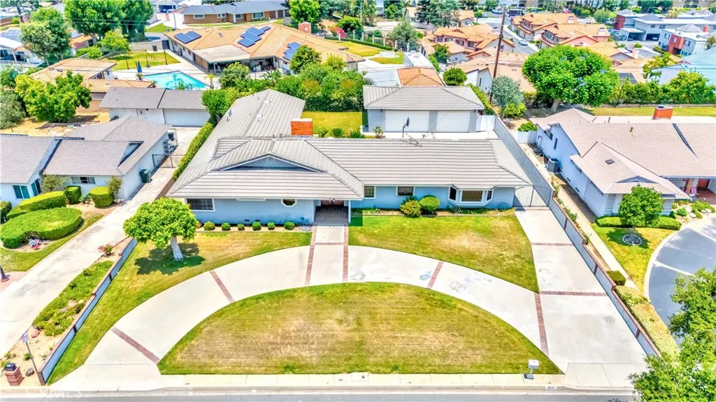 2837 E Mesa Drive