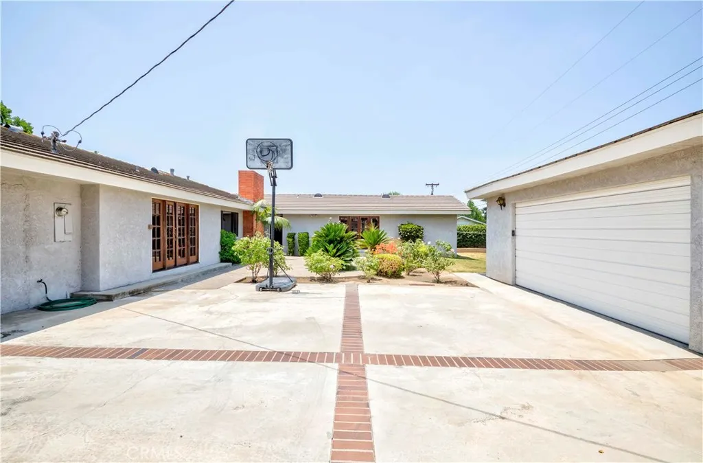 2837 E Mesa Drive