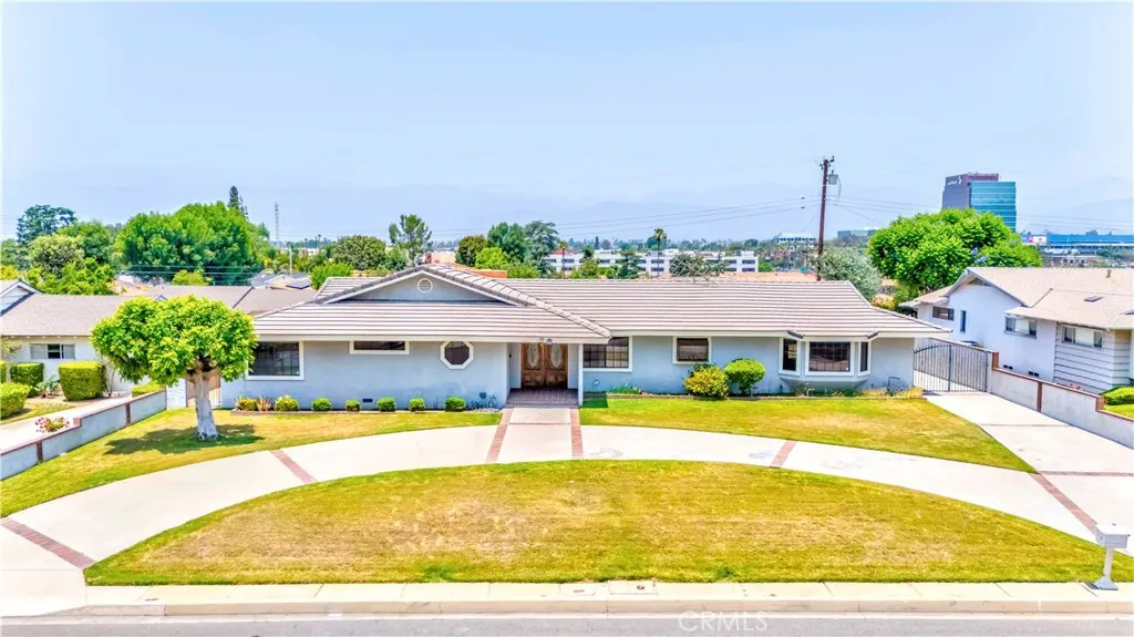 2837 E Mesa Drive