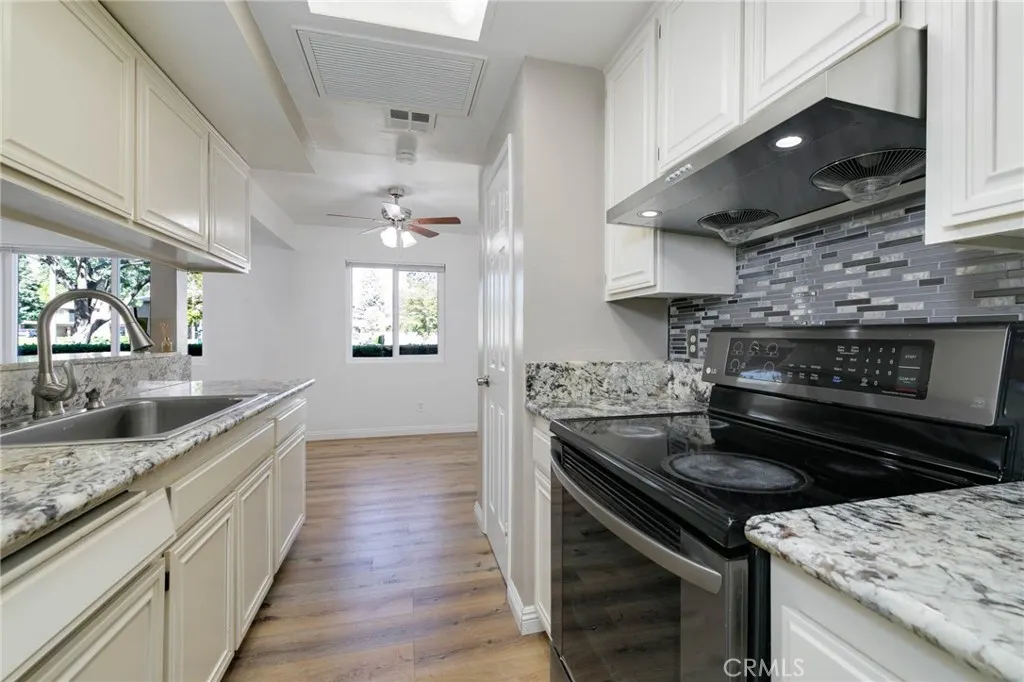 1102 W Calle Del Sol, #3
