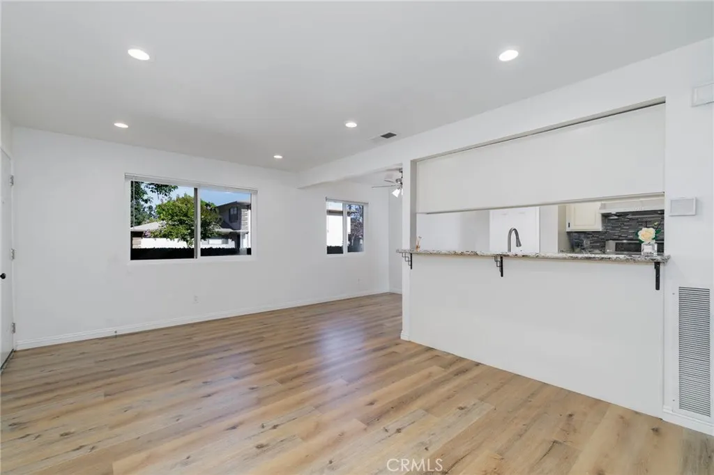 1102 W Calle Del Sol, #3