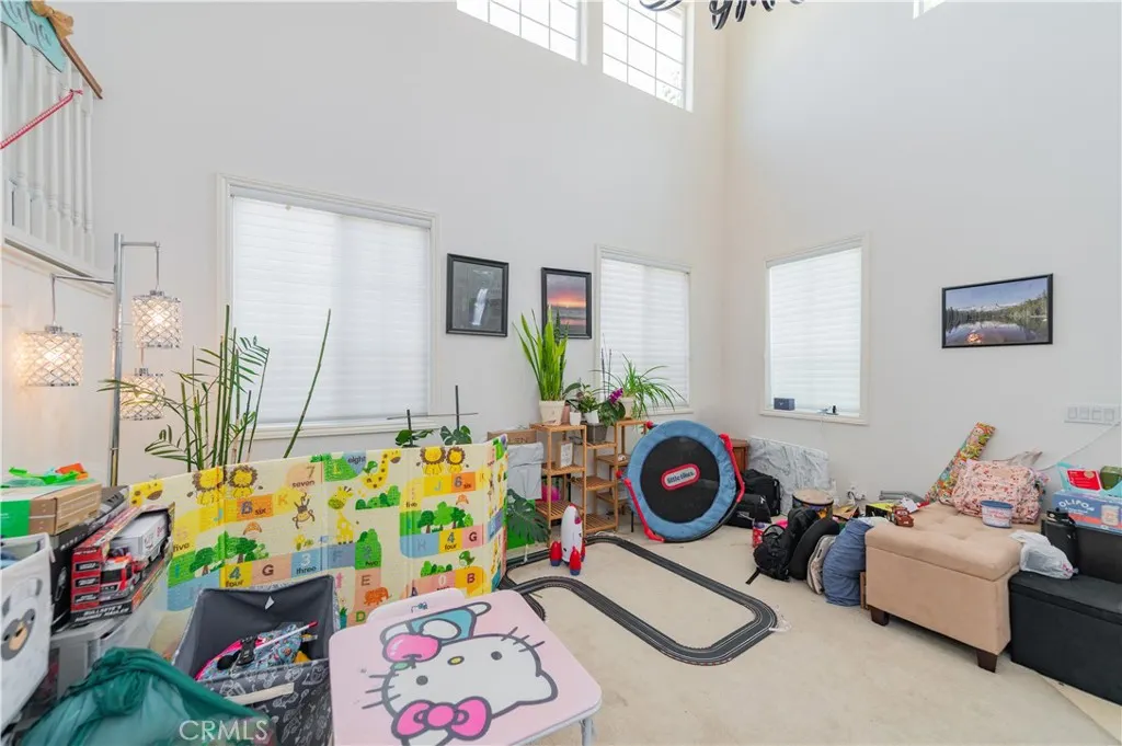 1828 Scenic  View Circle