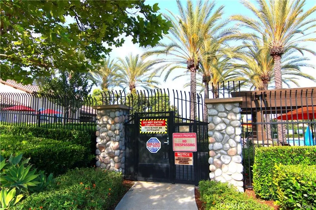 629 E Gardenia Drive